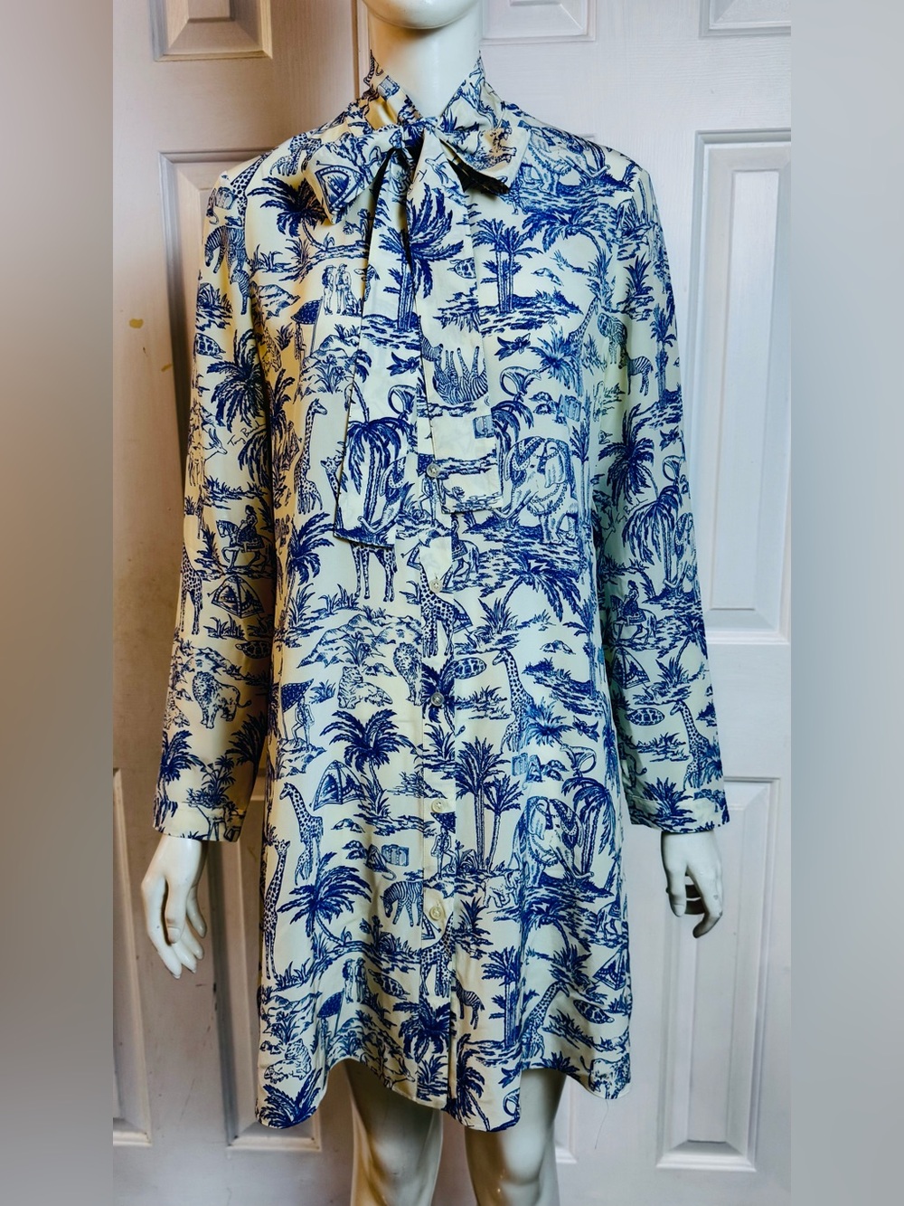 Tory Burch Silk White Deneuve
Blue Floral Print Shirt Dress Tie-Neck S 6